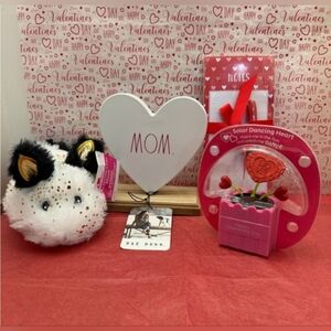 4pc Rae Dunn Metal MOM Plaque with 6" Plushie Combo